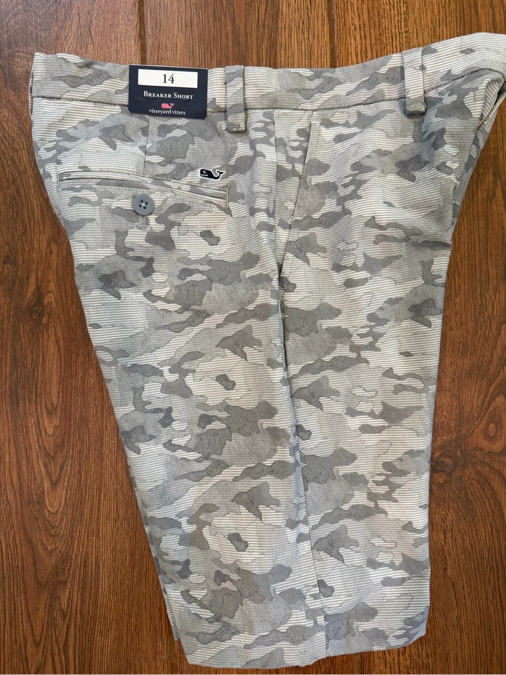 NWT / Vineyard Vines breaker Gray Camo Chinos 9” / boys 14
